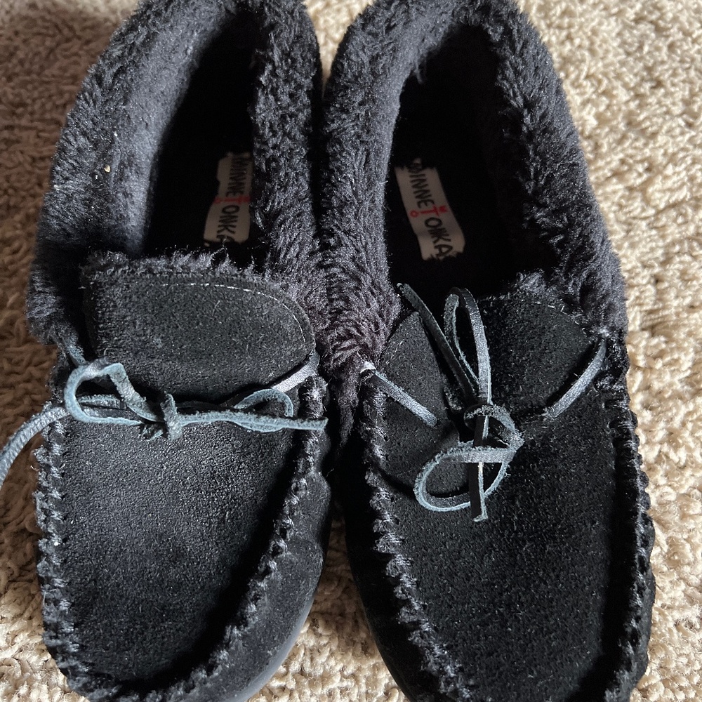 Minnetonka lined moccasin slippers